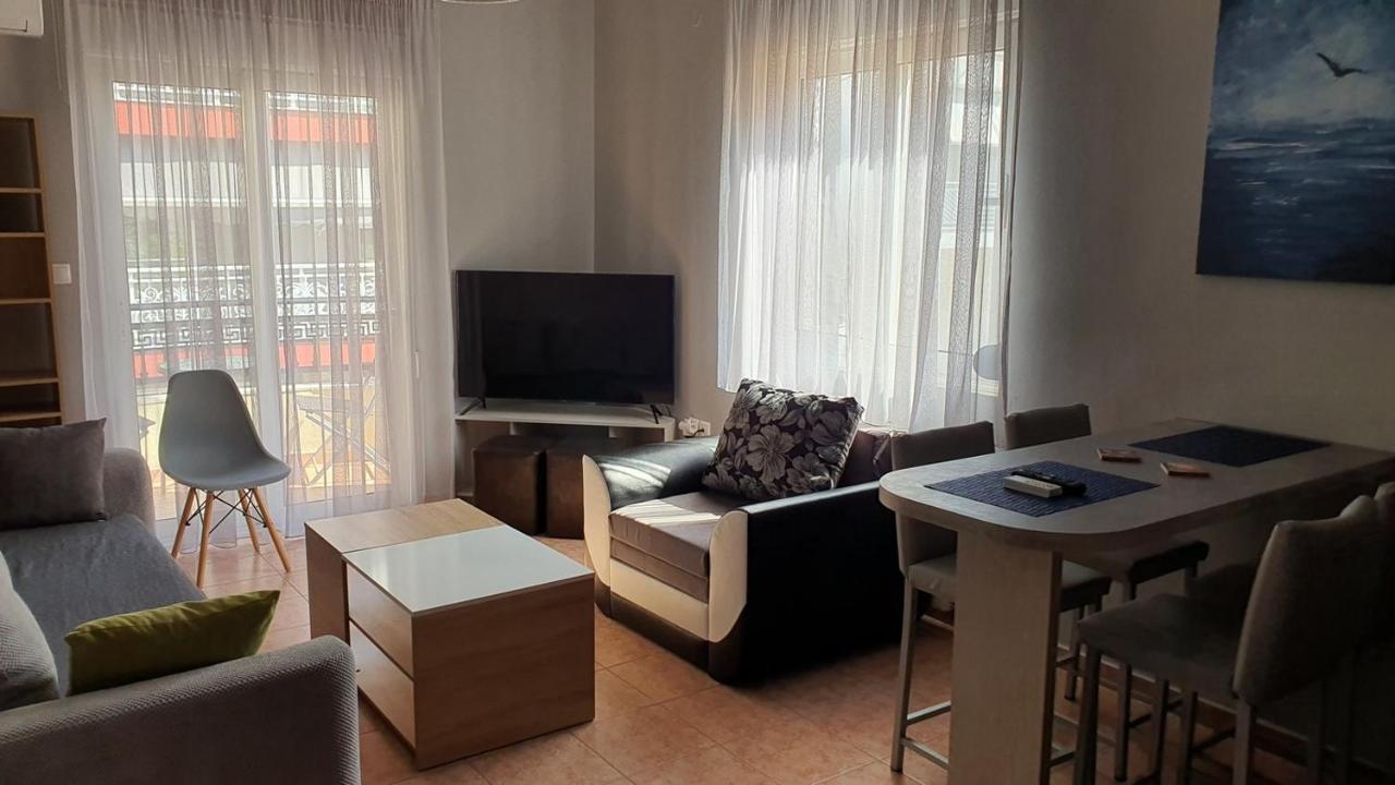 Theos Apartment Dedeağaç Dış mekan fotoğraf